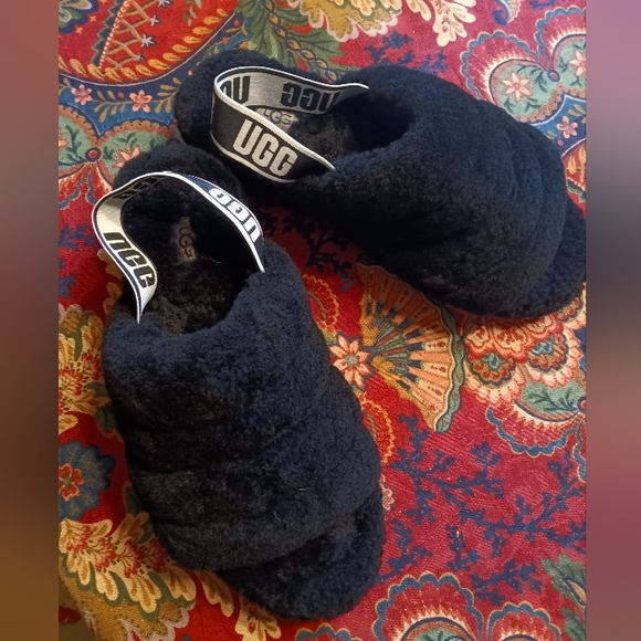 Fluffy UGG Slippers/Slides - Picture 1 of 4